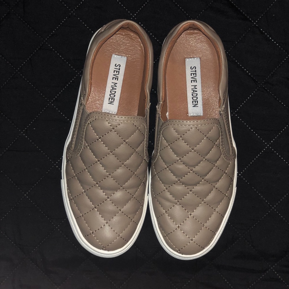 Steve Madden slip ons 👟